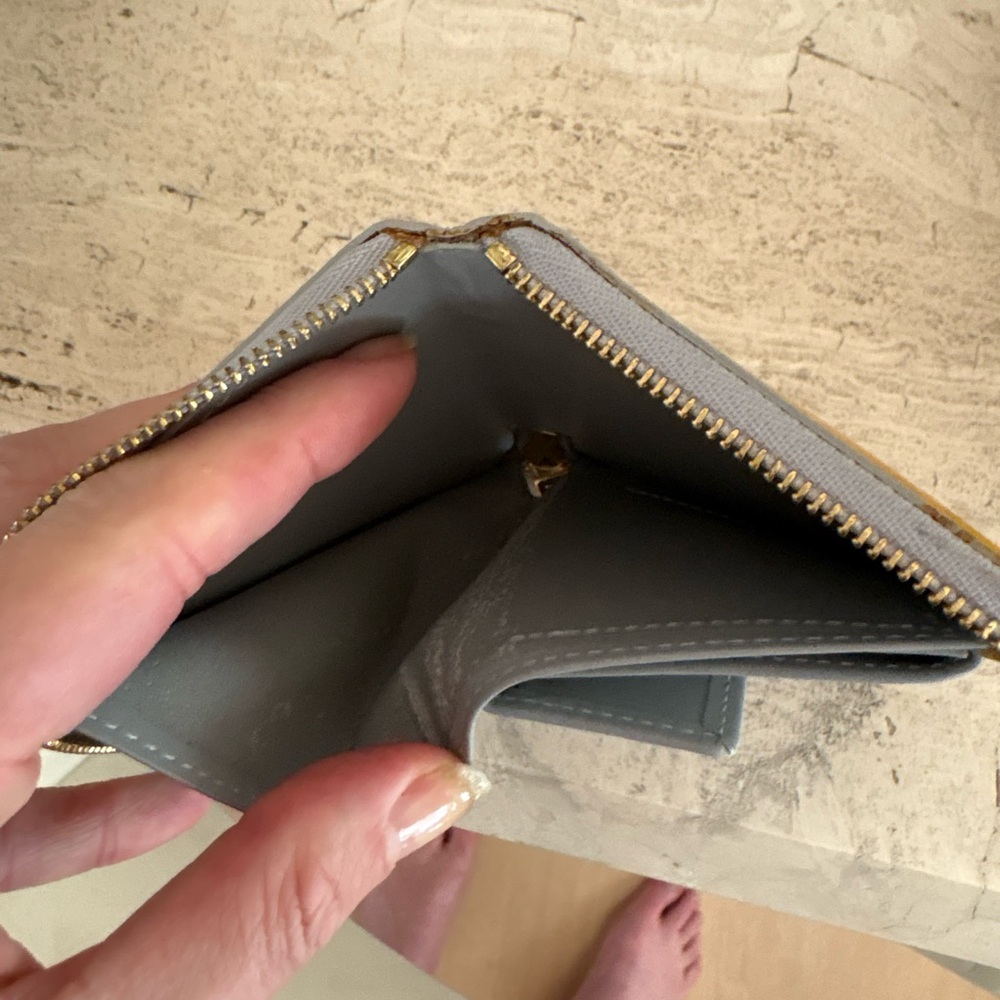 Louis Vuitton Yellow Monogram Vernis Leather Zippy Compact Wallet - Picture 12 of 13